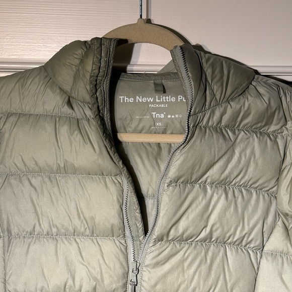 Aritzia TNA THE LITTLE PUFF XS Soft Sage Green Waterproof packable - Picture 3 of 3